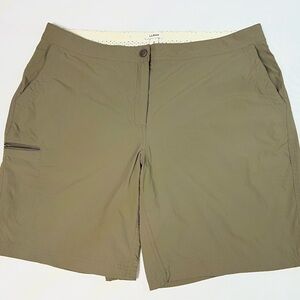 L.L. Bean Shorts tan Women's Hiking Active Zip Pockets Lightweight size 18 reg
